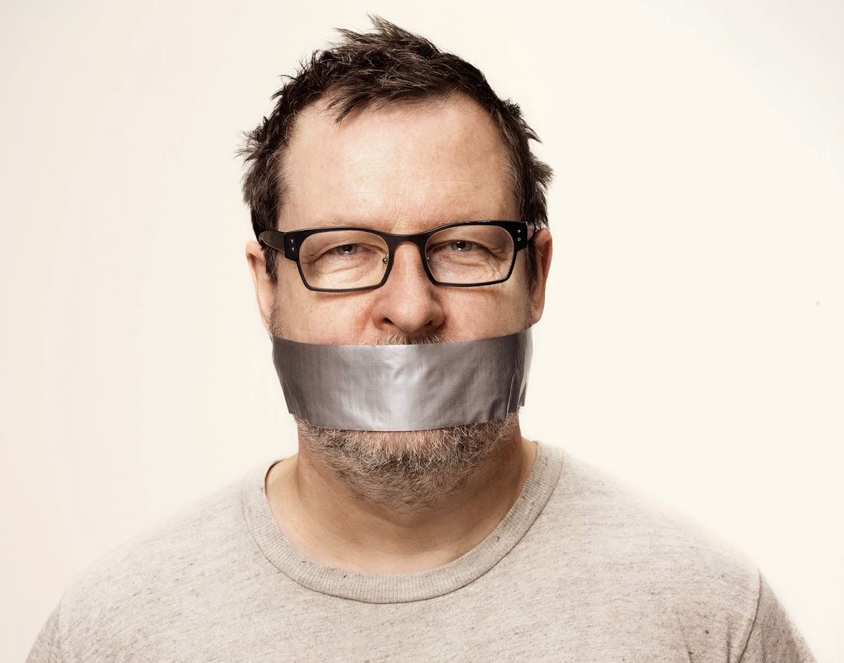 Κυρίες και κύριοι, ο Lars von Trier έχει κάτι σημαντικό να σας πει στο Facebook