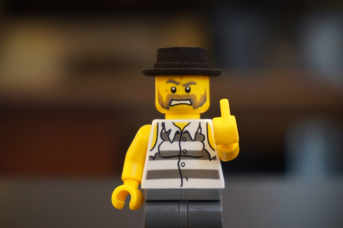 Στάξε τη χολή σου και άντε και… εγχειρίσου!