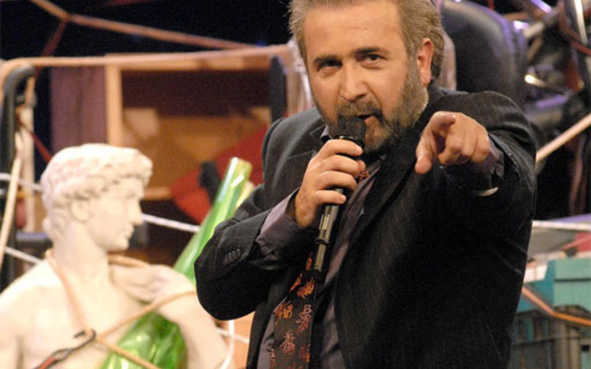 Ο Λάκης , οι γρίες και το ρατσιστικό χαχανητό .