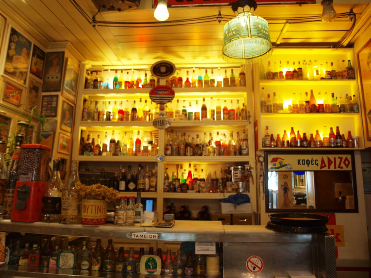 Food Society: Το εστιατόριο «Οινέας», η κυρία Χριστίνα και ένας αέρας άλλης εποχής.