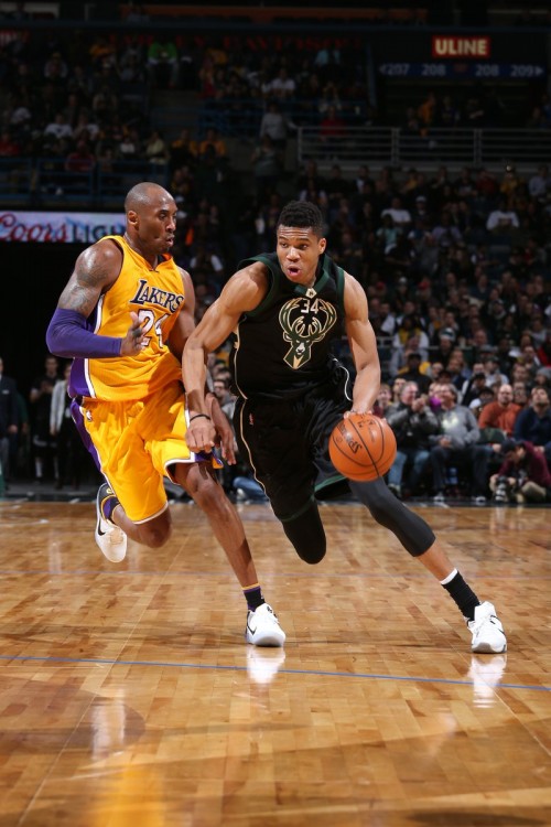 Όταν ο Giannis συνάντησε τον Kobe στο γήπεδο! (videos)