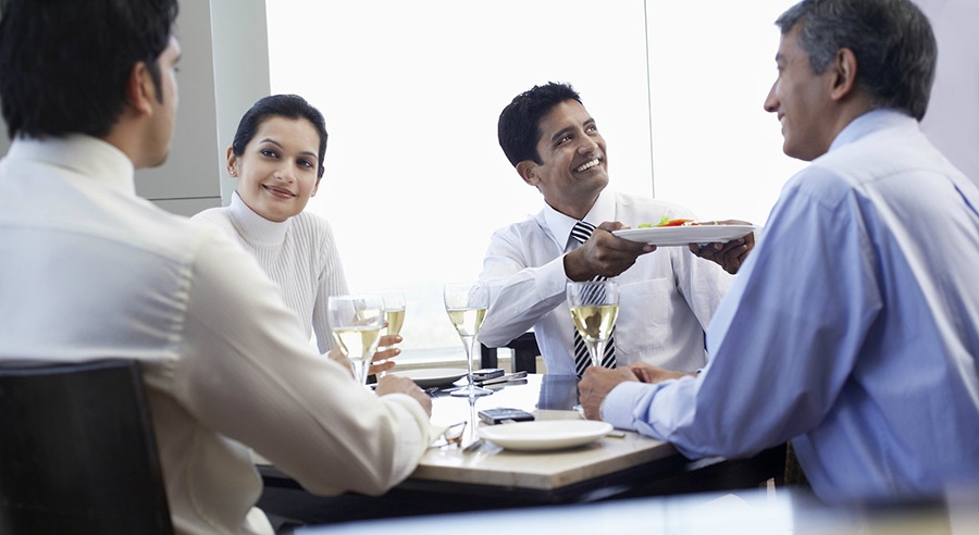Έχεις πάει για φαγητό και αναπνέεις; Ο αέρας χρεώνεται...