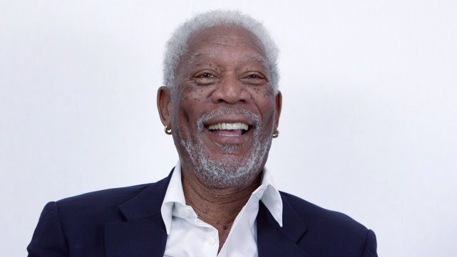 Ο Morgan Freeman απαγγέλλει Justin Bieber