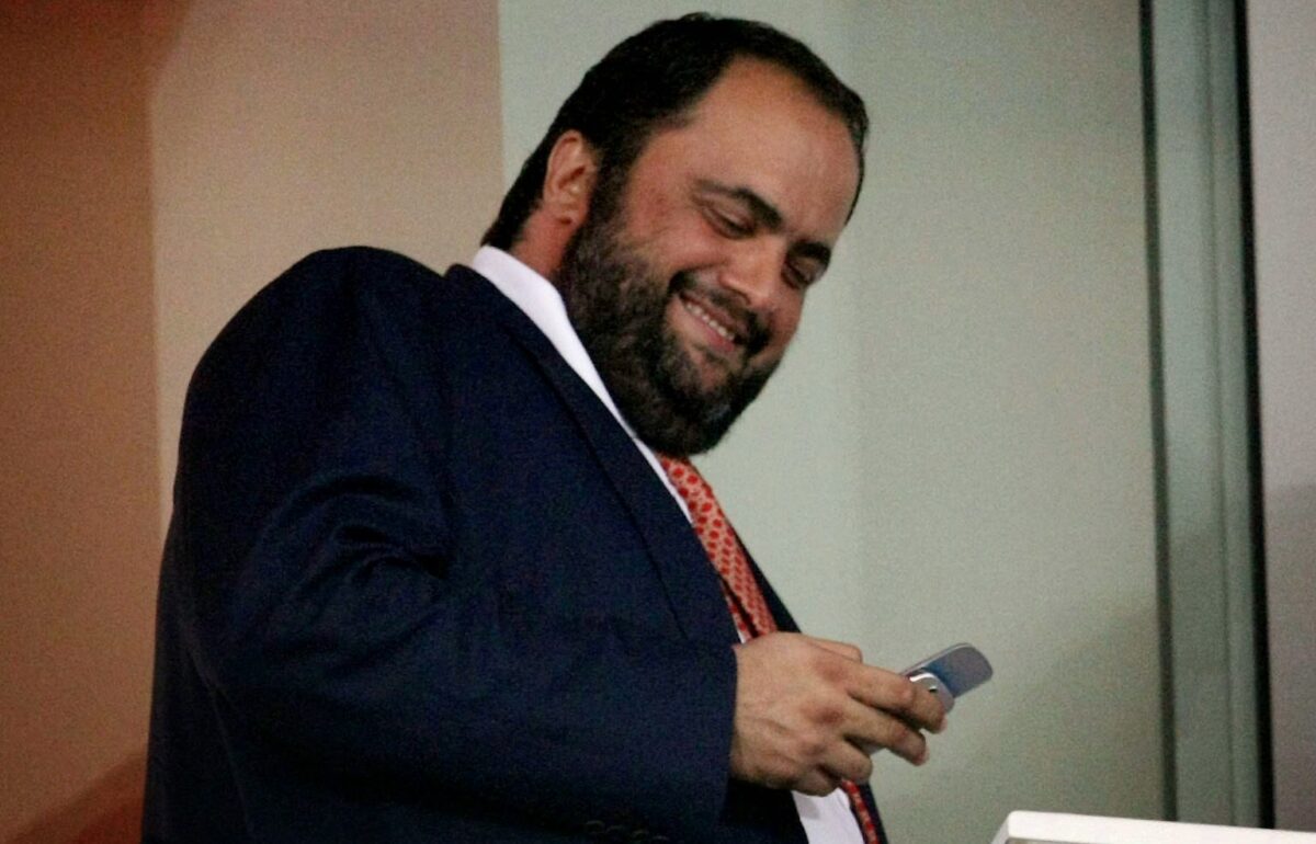 Δύο άδειες στο Μαρινάκη;