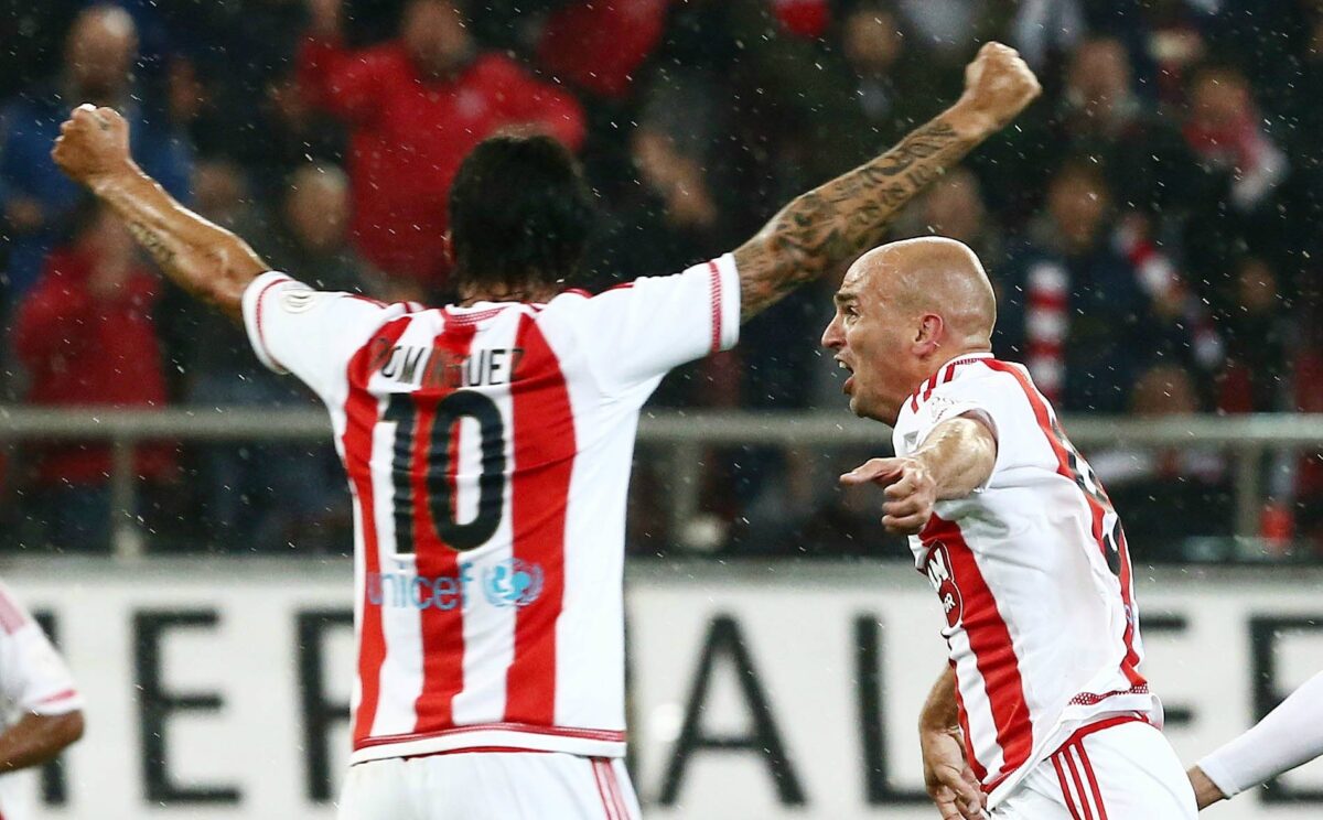 Τρεις Αμπαλέρος: Η στολή-άλλοθι που δεν φοριέται μόνο τις Απόκριες!