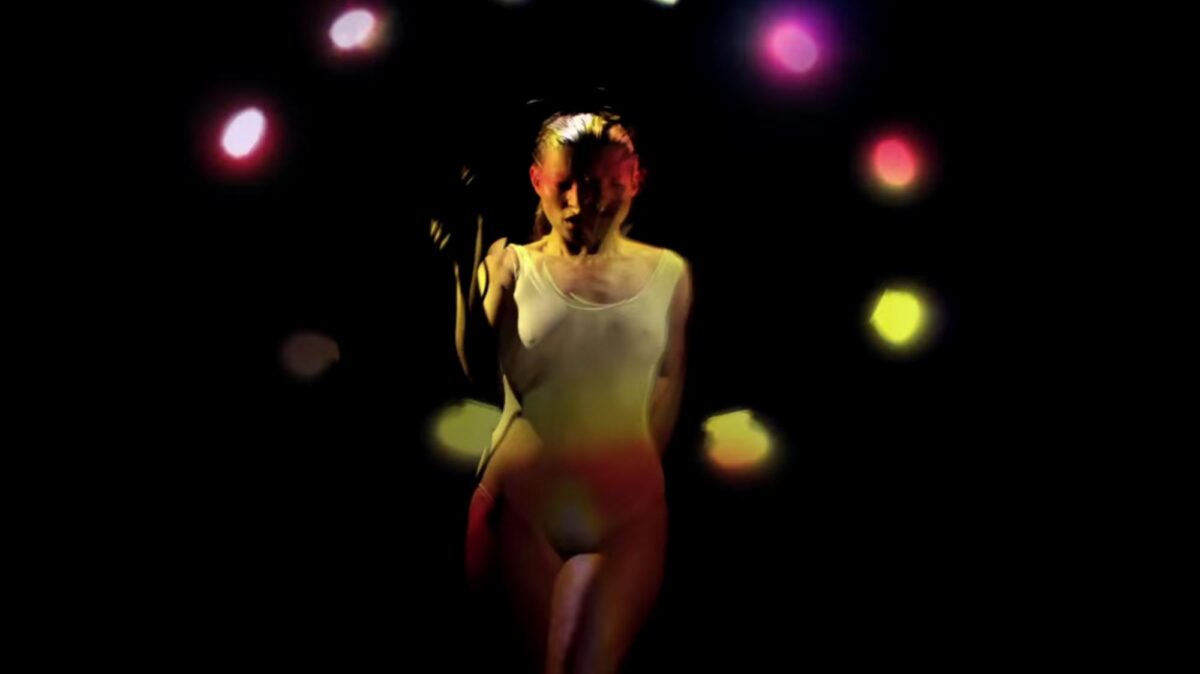 Οι Massive παίζουν, η Kate χορεύει (Video)