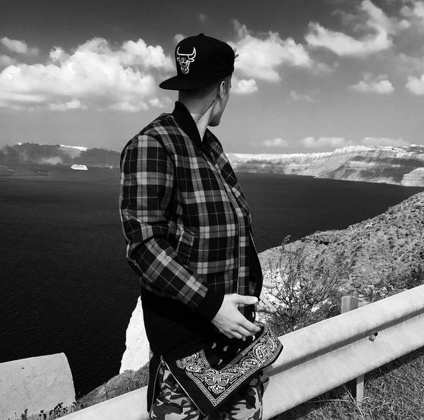 Ο Justin Bieber διαφημίζει με τον καλύτερο τρόπο την υπέροχη Σαντορίνη (vid)