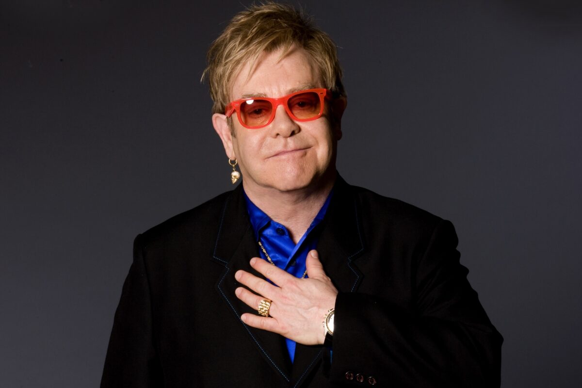 Μήνυση για σεξουαλική παρενόχληση στον Elton John