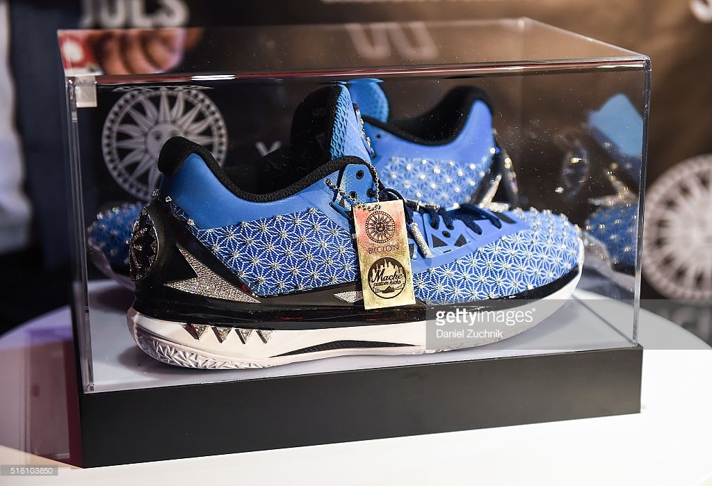 Θα έδινες 4 εκατομμύρια δολάρια για ένα ζευγάρι αθλητικά παπούτσια;