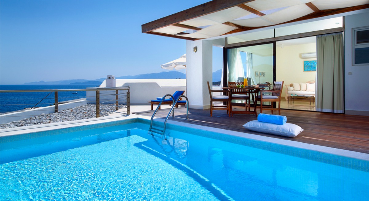 Τα 3 καλύτερα παραθαλάσσια ξενοδοχεία στην Ελλάδα