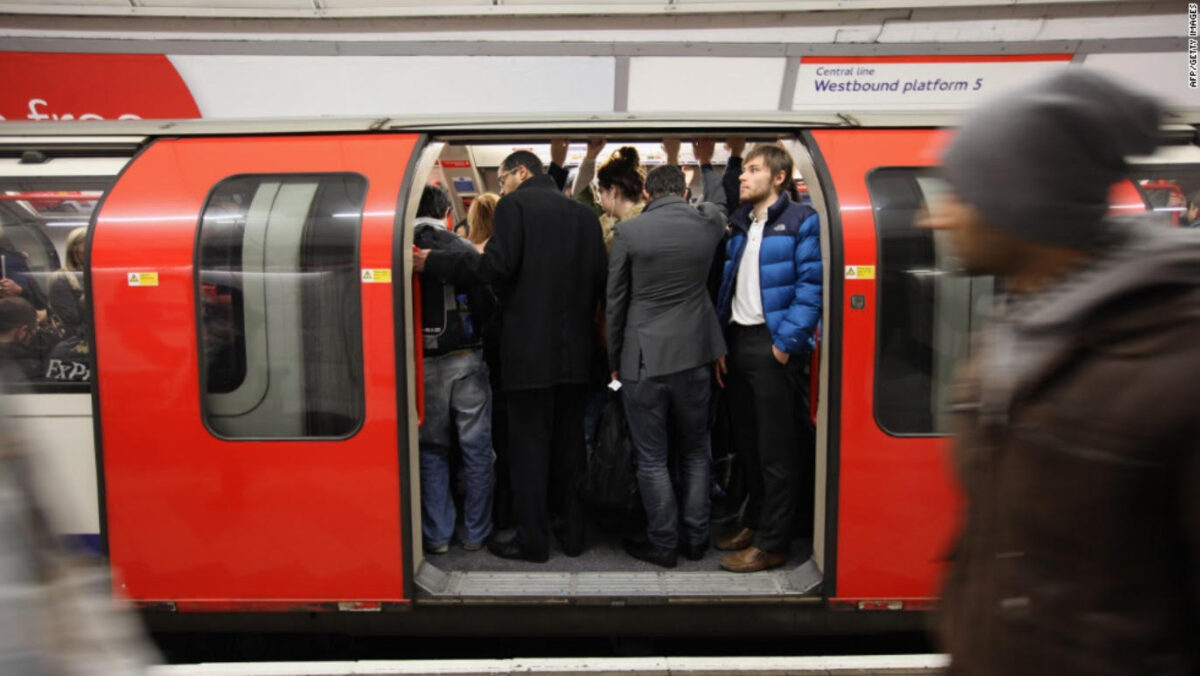 Σίγησε η φωνή πίσω από το Mind the gap του μετρό στο Λονδίνο