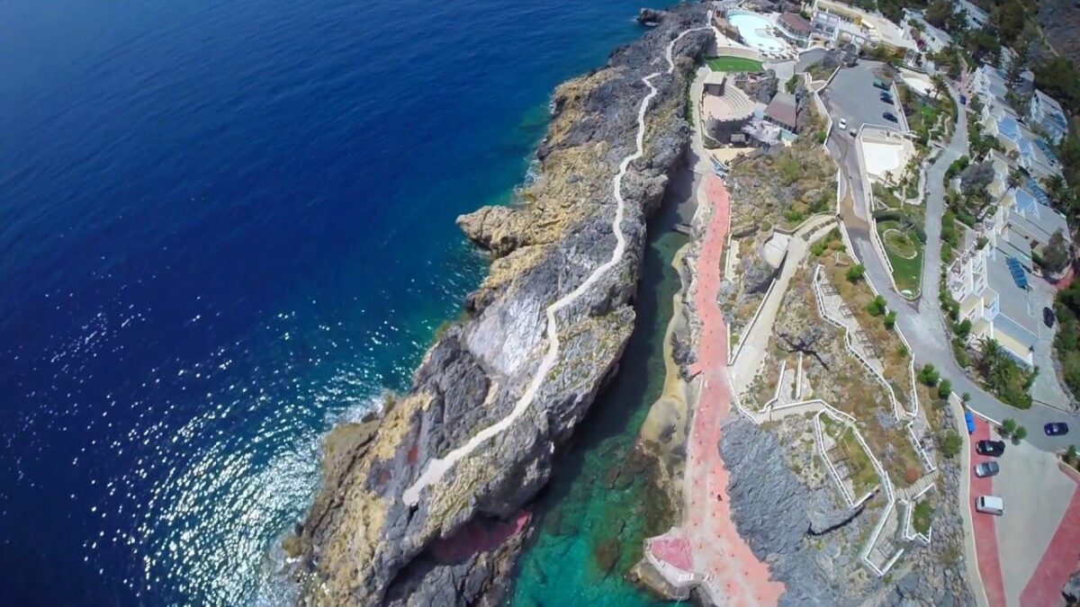 Κάραβος: Ένα πειρατικό πέρασμα - θησαυρός στην Κρήτη!