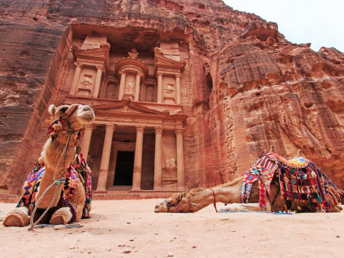 Το top 10 των ταξιδιωτικών εμπειριών που πρέπει να έχεις μέχρι τα 30