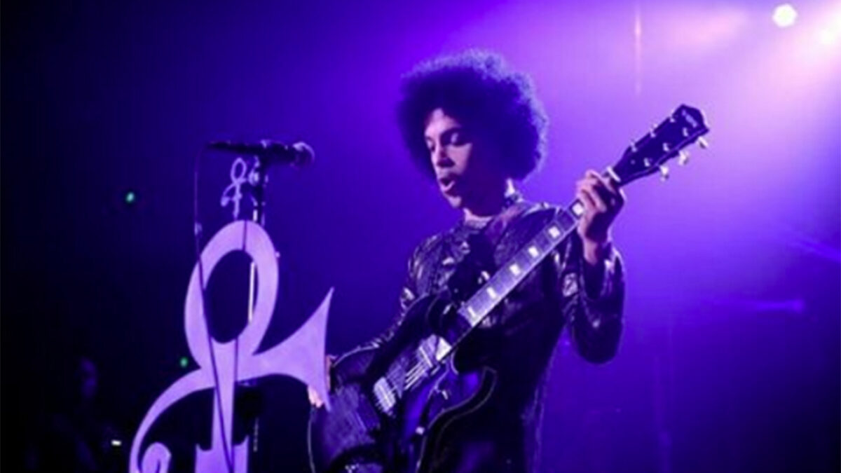 To Pornhub «τίμησε» τη μνήμη του Prince