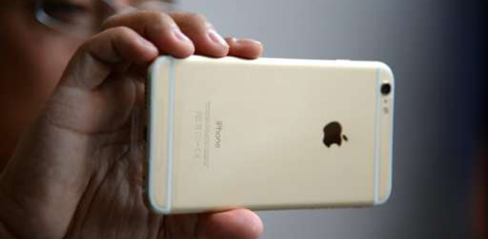 Η Apple πέφτει σε πωλήσεις;