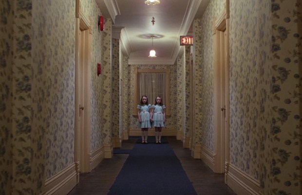 Στη «Λάμψη» του Kubrick πρωταγωνιστούν κούκλες υπό τους ήχους του χιπ χοπ