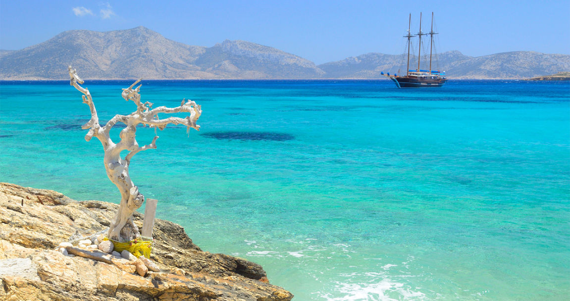 Τα 3+1 νησιά που έριξαν από το βάθρο Σαντορίνη και Μύκονο