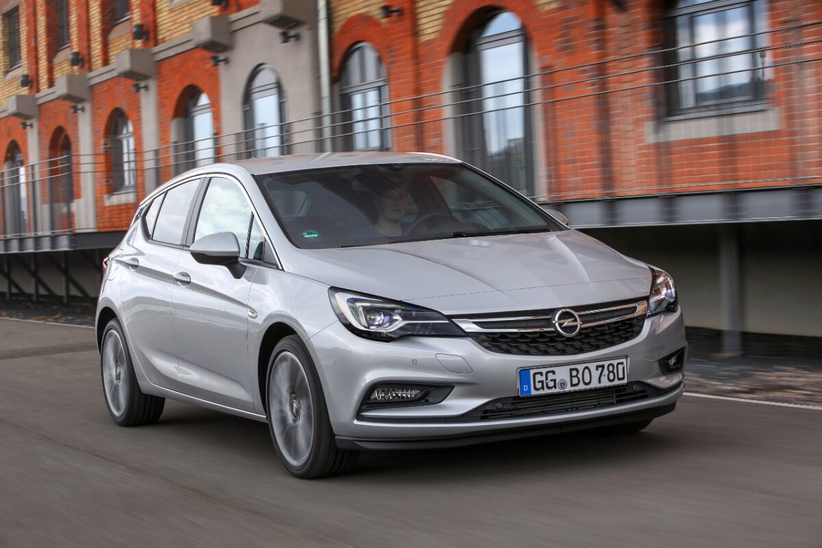Νέο Opel Astra BiTurbo Hatchback: Κάτι να… «καίει»! (photos)