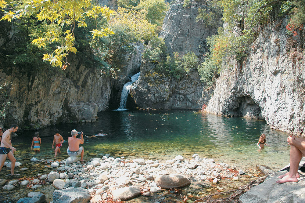Βάθρες: Οι φυσικές πισίνες του βόρειου Αιγαίου