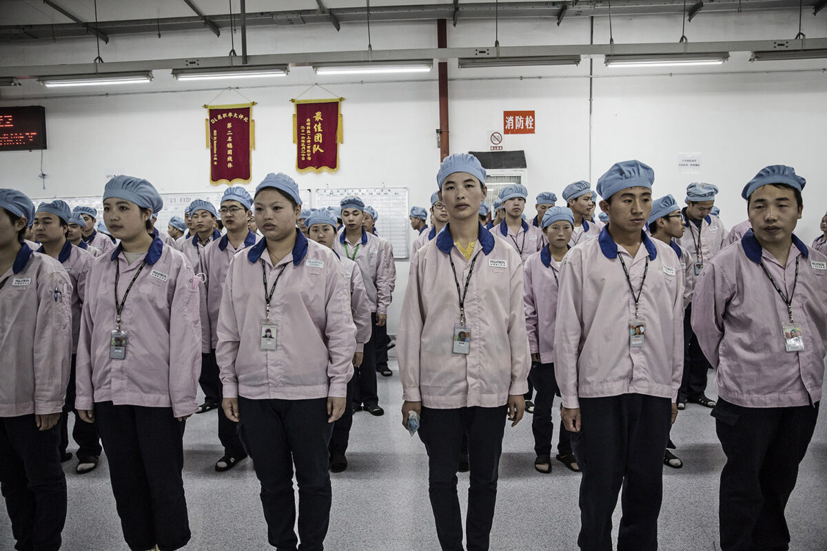 Έφοδος στο άβατο του εργοστάσιου της Apple στη Κίνα