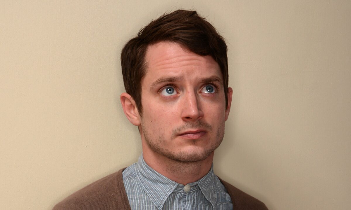 Ο Elijah Wood γίνεται δηκτικός και είναι ενδιαφέρον