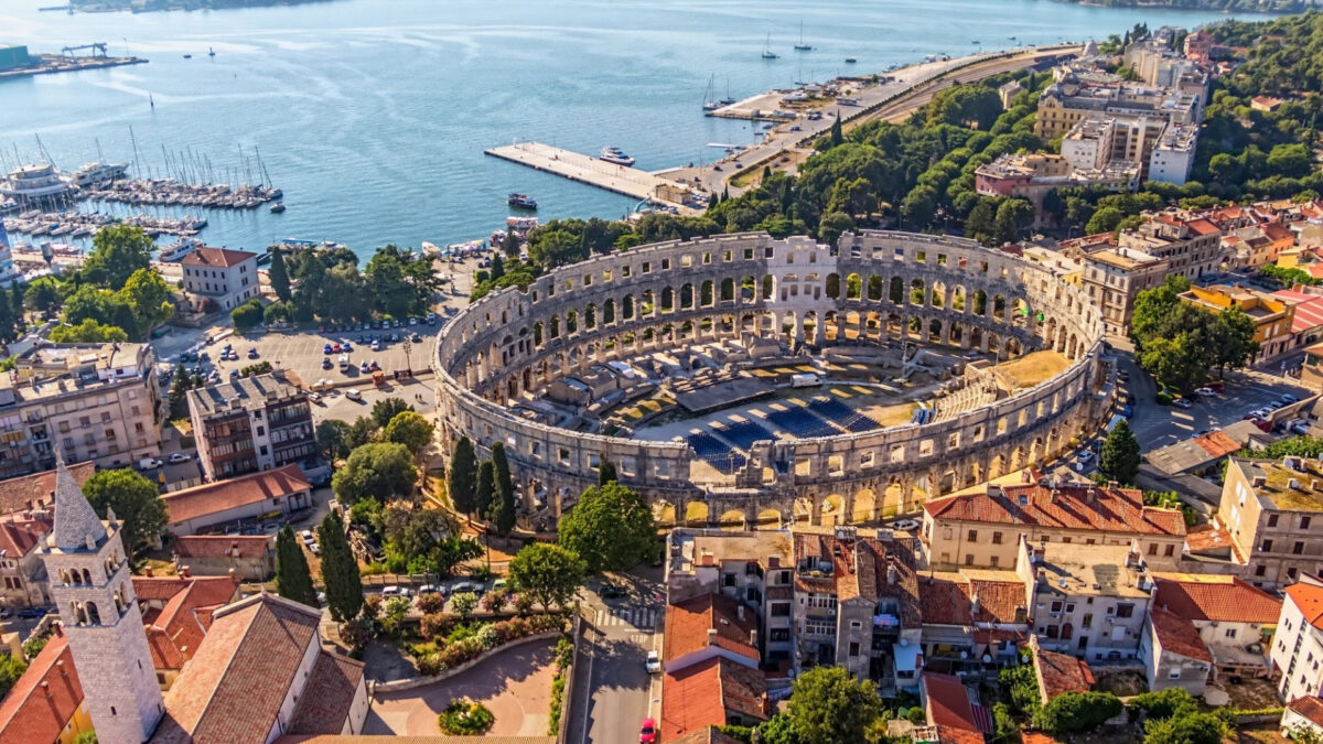 Περιπλανώμενοι στην ακτογραμμή των Δυτικών Βαλκανίων