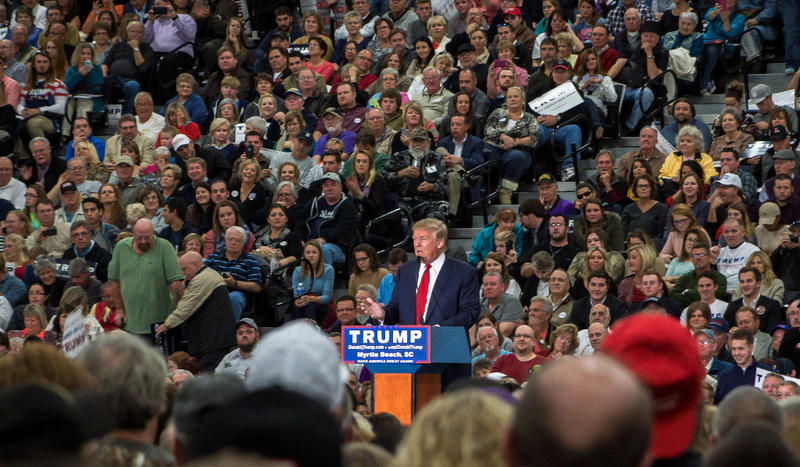 Ο Trump τρίβει τα χέρια του με το μακελειό