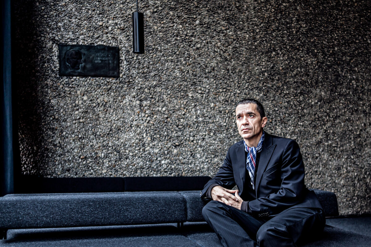 Ο Romeo Castellucci «χειρουργεί» τον «Ιούλιο Καίσαρα» του Σαίξπηρ