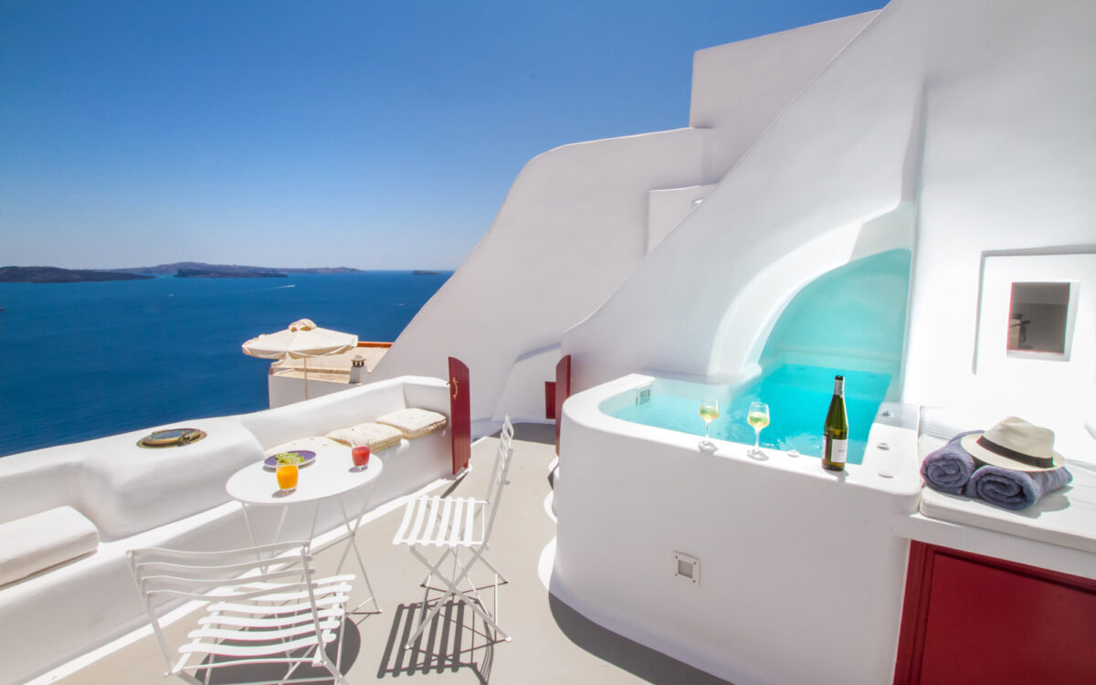 Σαντορινιά σπηλιά – κατοικία 250 ετών ανάμεσα στα καλύτερα της Airbnb