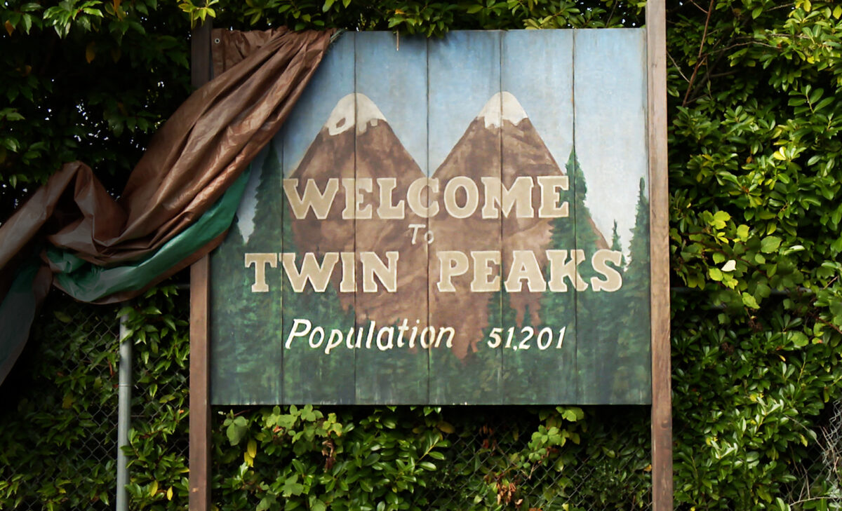 O David Lynch ετοιμάζει το καινούργιο Twin Peaks και οι πρωταγωνιστές του μας δίνουν μια πρώτη μουσική (!) ιδέα