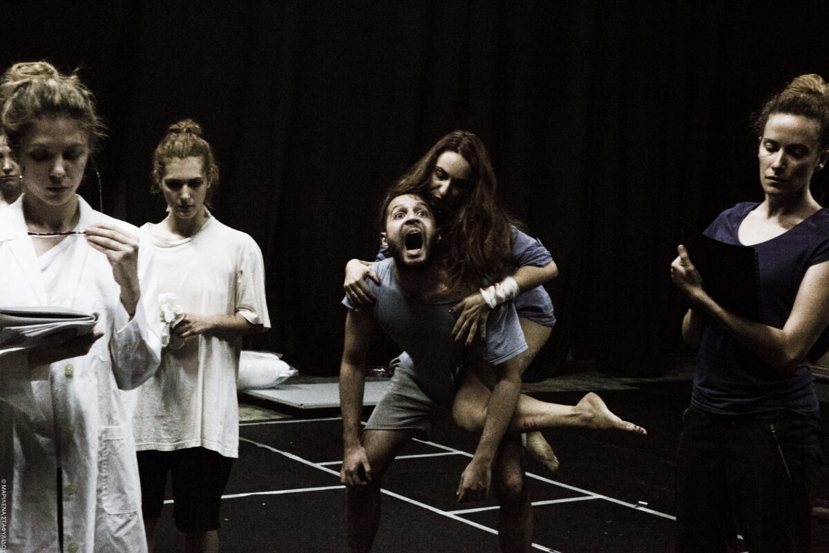 Μεσάνυχτα στη σκηνή. Η ολονυχτία για τη Σάρα Κέιν ξεκινά και διαρκεί επτά ώρες