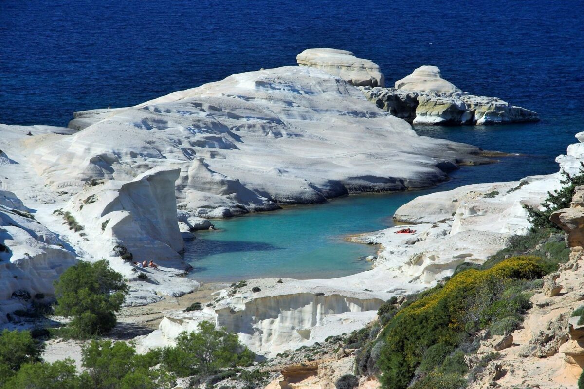 Klik Travel || Στο Σαρακήνικο για βουτιές στο σεληνιακό τοπίο των πειρατών