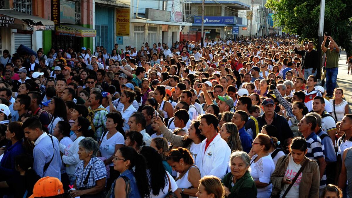 Οι κάτοικοι της Βενεζουέλας τρέχουν στην γειτονική Κολομβία για να βρουν φαγητό