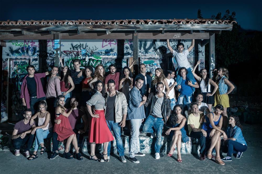 Οι «Σίφουνες» και οι «Καρχαρίες» του «West Side Story» τα κάνουν γυαλιά καρφιά στη σκηνή του Μεγάρου