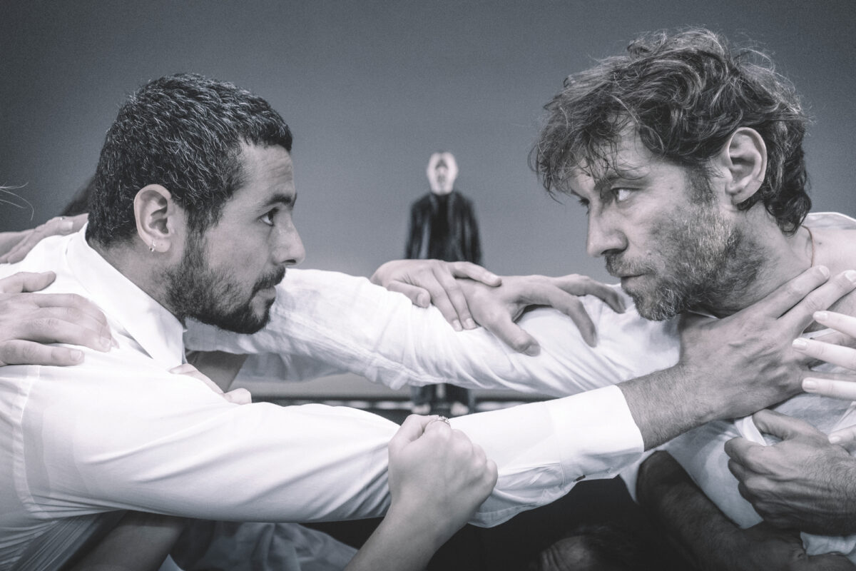 «Επτά επί Θήβας»: Οι δύο γιοι του Οιδίποδα συγκρούονται στην Επίδαυρο