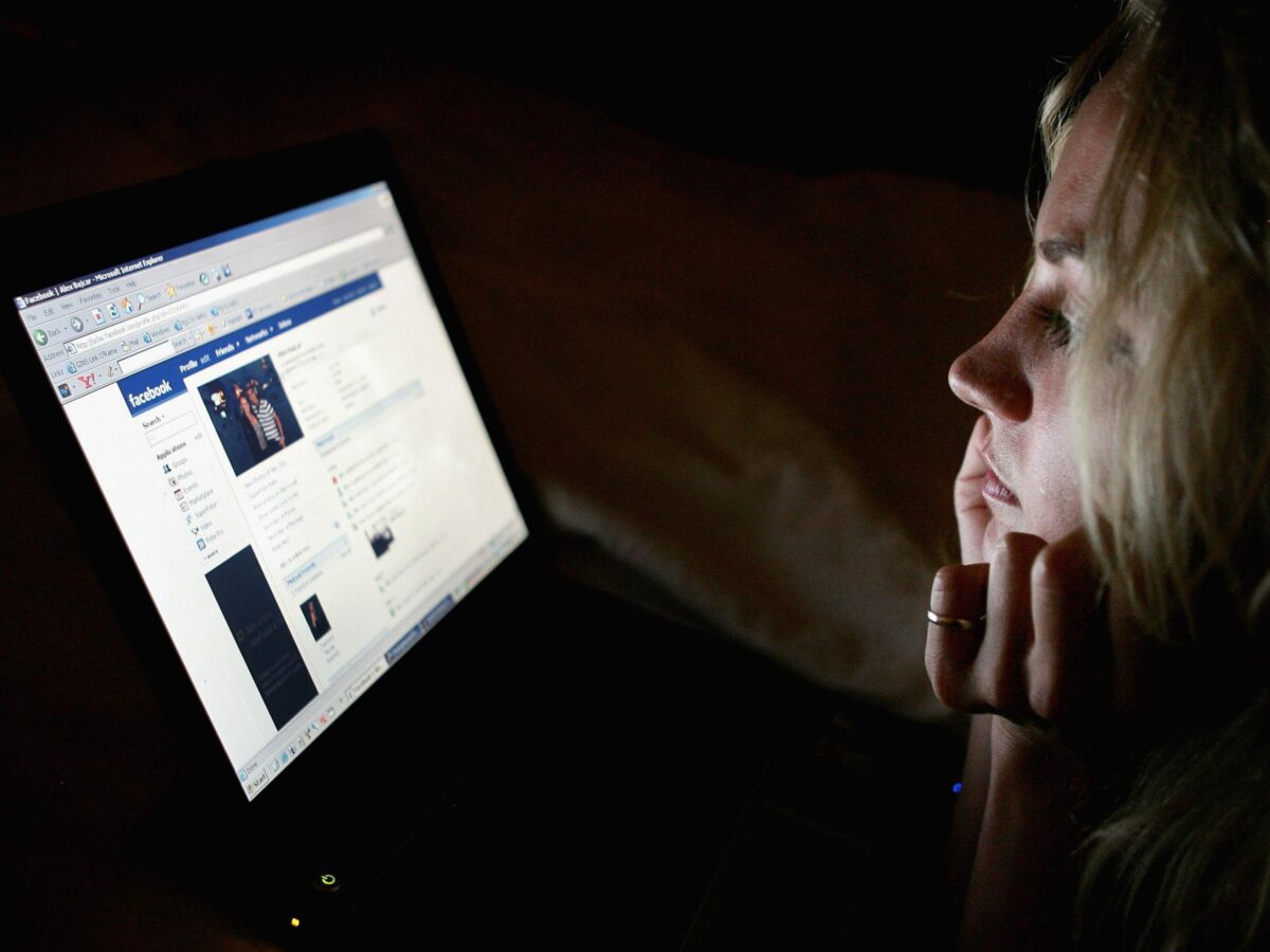 Το Facebook θα «σημαδεύει» τις ψεύτικες ειδήσεις με τη βοήθειά σου