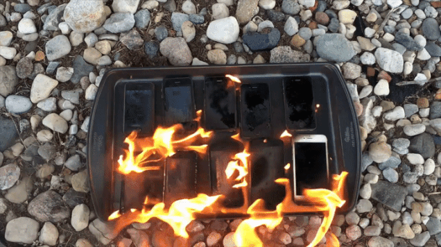 Έκανε crash test όλων των μοντέλων iPhone βάζοντας τους φωτιά!