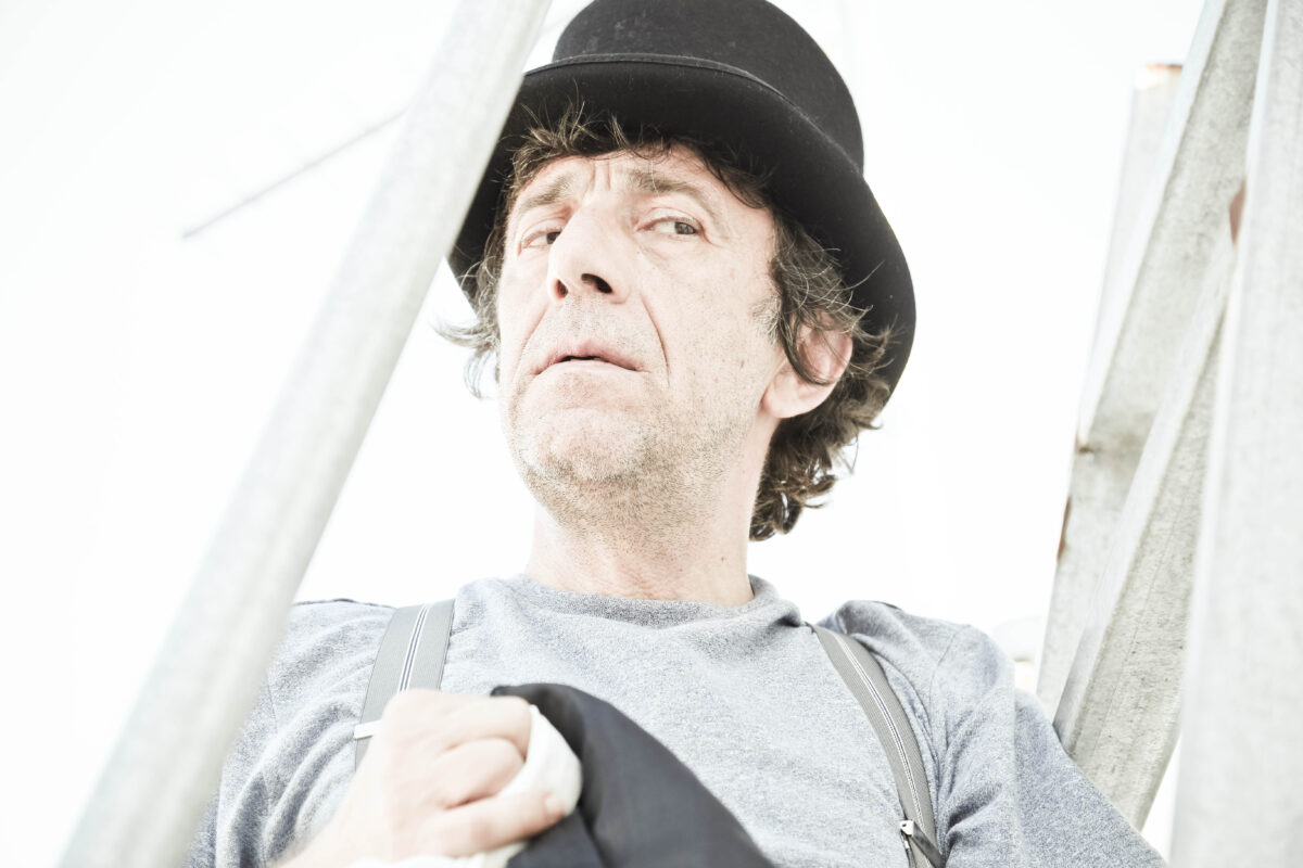 Ο Μανώλης Μαυροματάκης για τη «Ριμάδα τη ζωή»