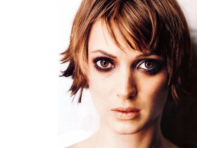 Winona Ryder: Επιστρέφει δυναμικά από τα ‘90s στα… ‘80s!