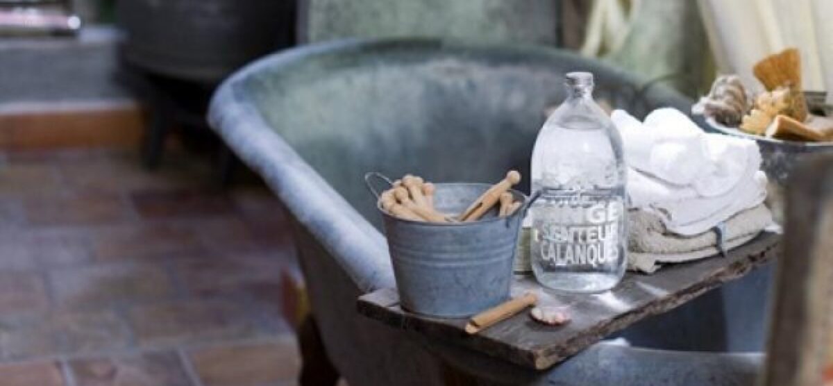 Κι όμως ένα χαλαρωτικό μπάνιο μπορεί να μας γεράσει πρόωρα