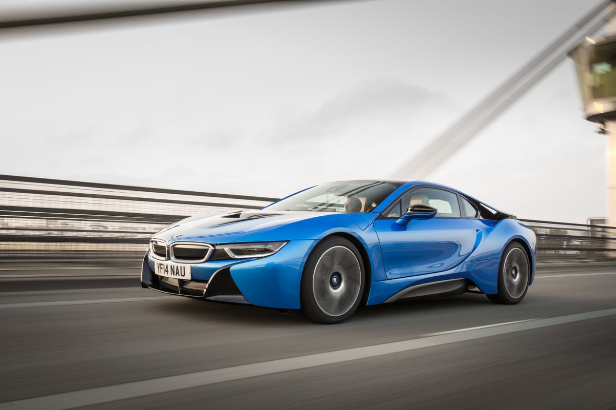 Είναι τρελός ο Πρόεδρος: Δώρο BMW i8 στους παίκτες του! (photos)