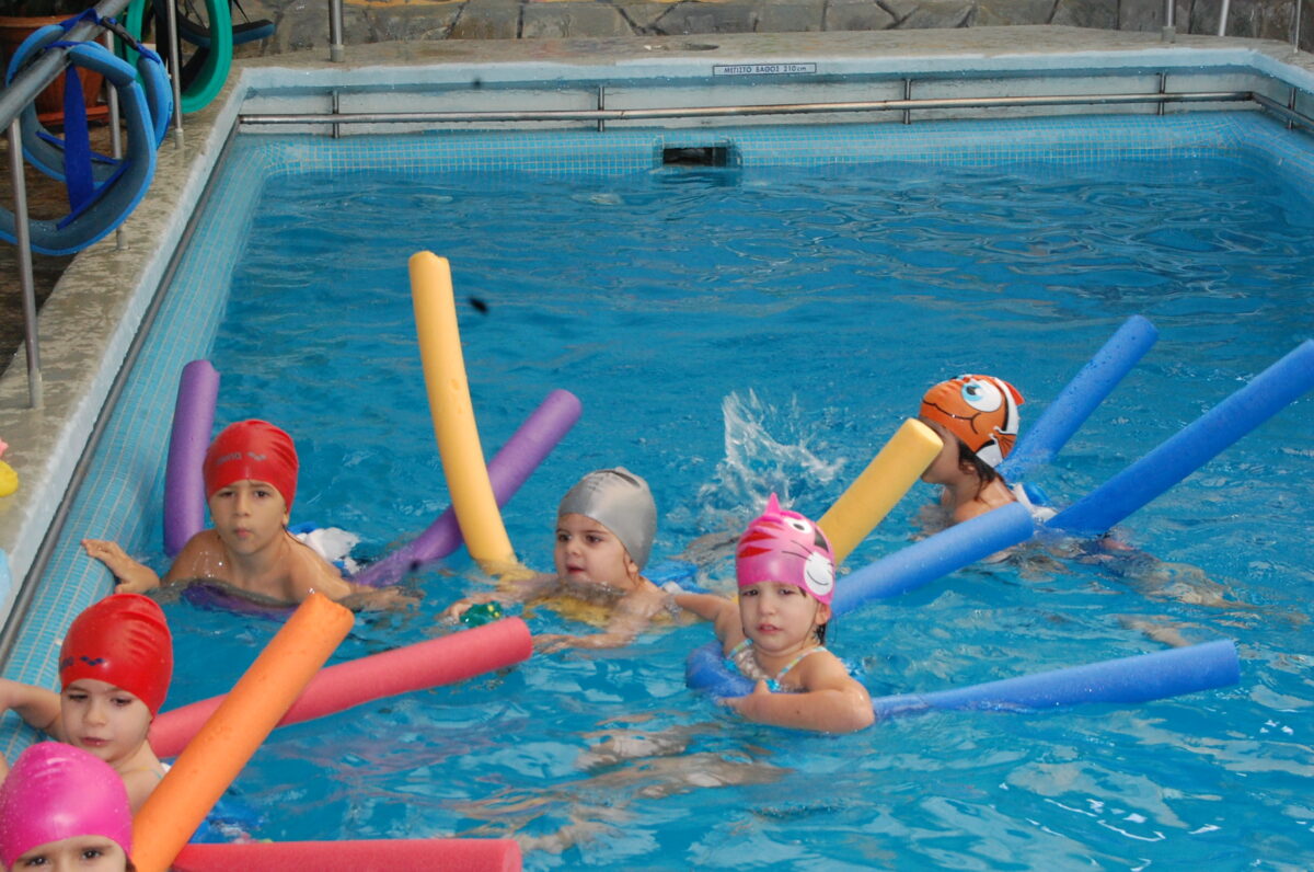 Υποχρεωτική γίνεται η κολύμβηση στα δημοτικά σχολεία