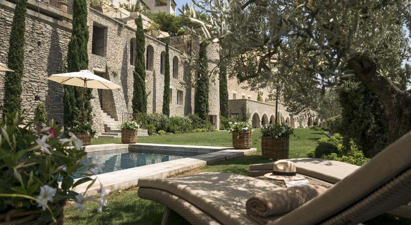 La Bastide: «Εισβάλαμε» στο πιο σικ ξενοδοχείο της Ευρώπης