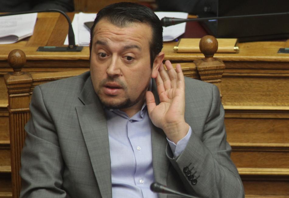 Πόσο πρέπει να αγαπάνε οι καναλάρχες τον Νίκο Παππά !