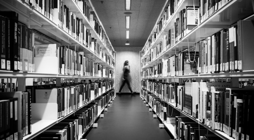 Φυλακή ή επιστρέφεις τα βιβλία στη βιβλιοθήκη