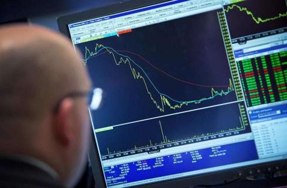 Reuters : Η Ελλάδα εξετάζει μία ή δύο μικρές εκδόσεις ομολόγων