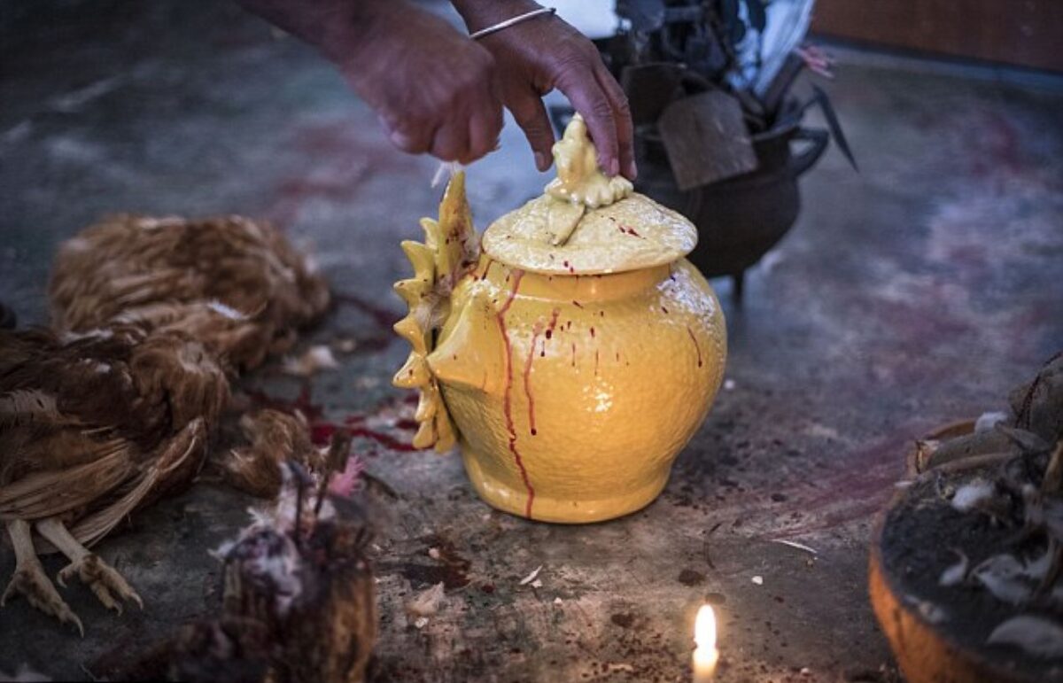 Απεγνωσμένοι οι κάτοικοι της Βενεζουέλας στρέφονται στη μαύρη μαγεία επειδή δεν έχουν φάρμακα