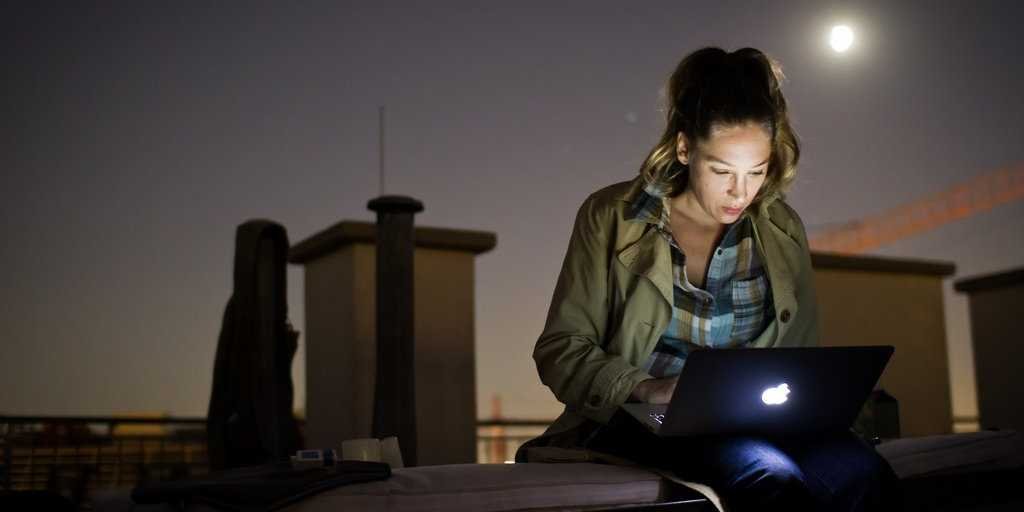 Οι 3 τρόποι για να διακρίνεις αν μια online γνωριμία αξίζει