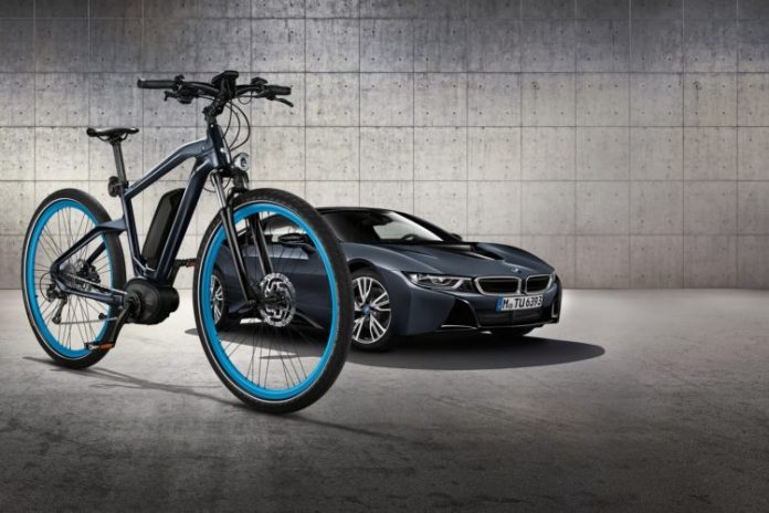 BMW i8 Protonic Dark Silver Edition μαζί με ποδήλατο! (photos)