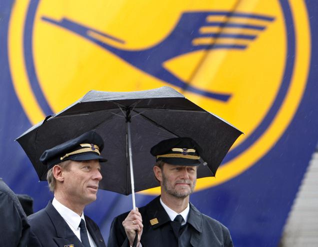 Το προσωπικό της Lufthansa παύει την απεργία, μα ακυρώνει την εταιρεία